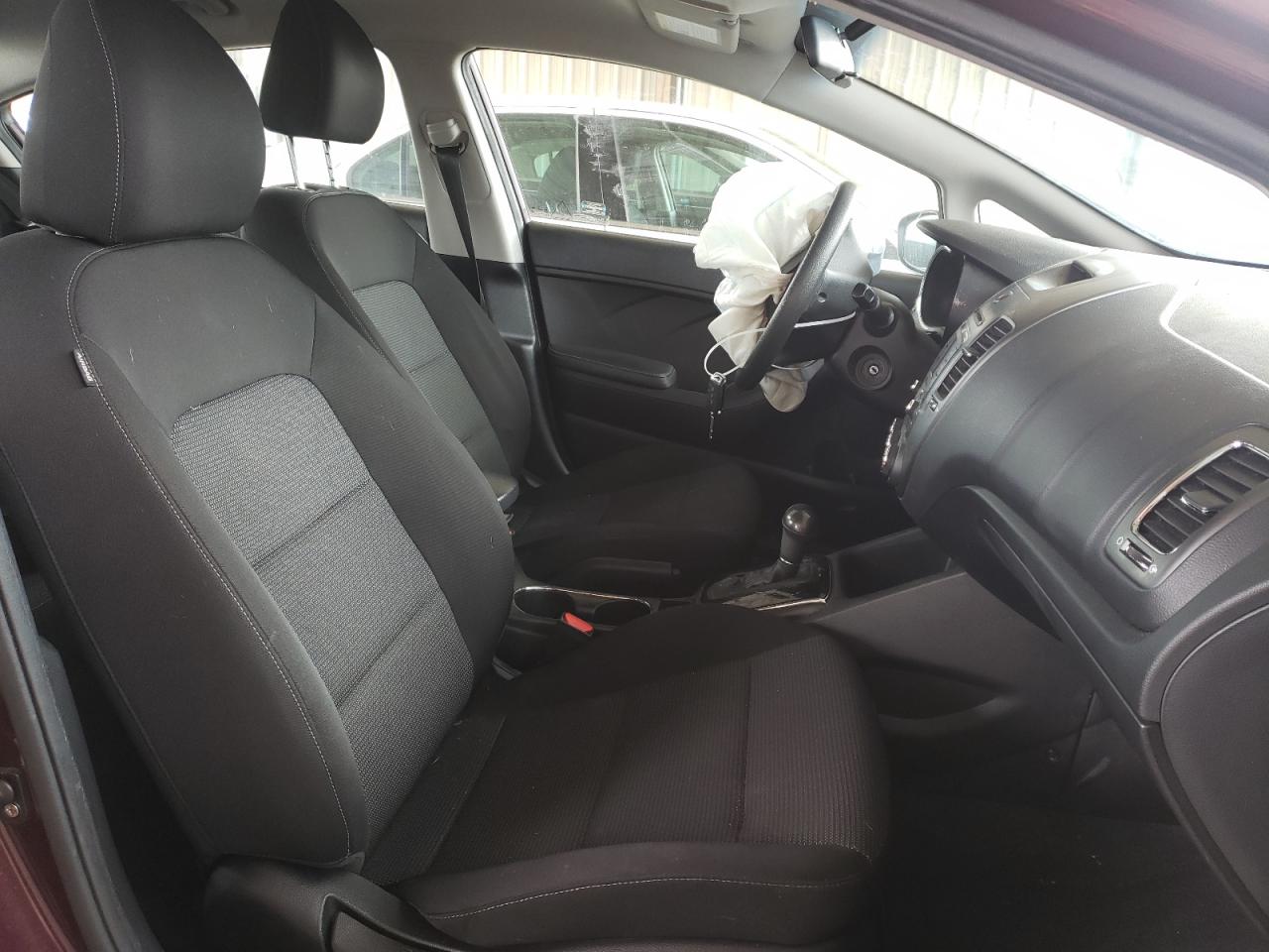 Photo 5 from auction – 2018 KIA FORTE LX with VIN 3KPFK4A74JE270543