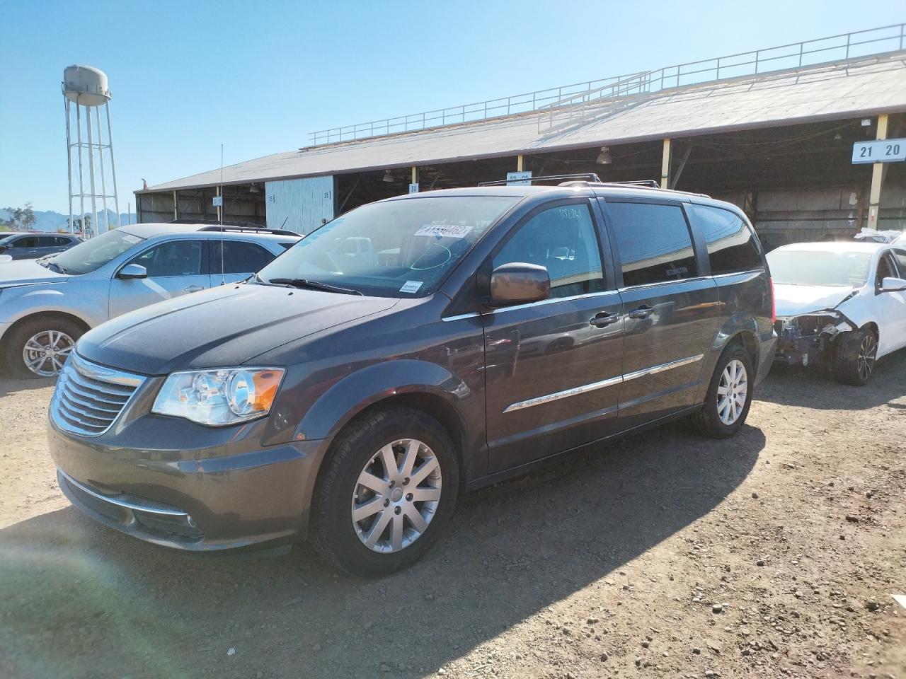 Photo 2 from auction – 2015 CHRYSLER TOWN & COU with VIN 2C4RC1BG9FR595038