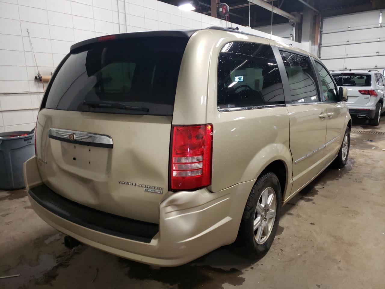 Photo 4 from auction – 2010 CHRYSLER TOWN & COU with VIN 2A4RR5D17AR298433