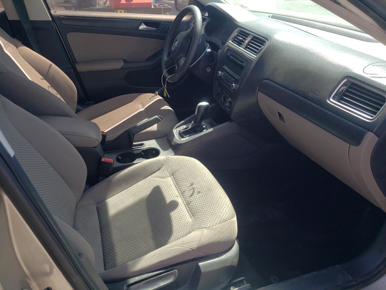 Photo 5 from auction – 2014 VOLKSWAGEN JETTA BASE with VIN 3VW2K7AJ9EM323564
