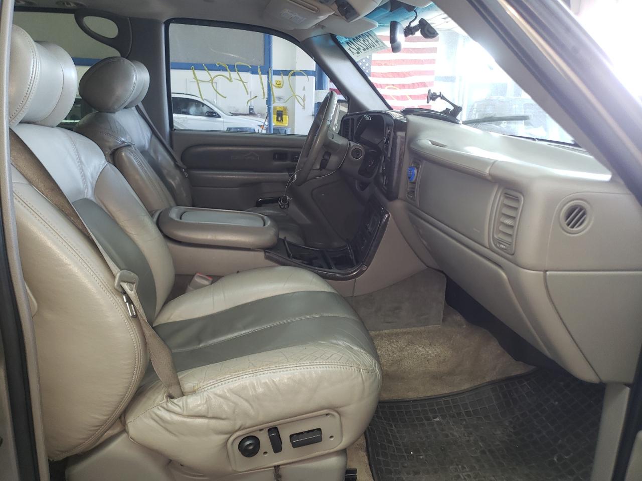Photo 5 from auction – 2001 GMC DENALI with VIN 1GKEK63U11J266953
