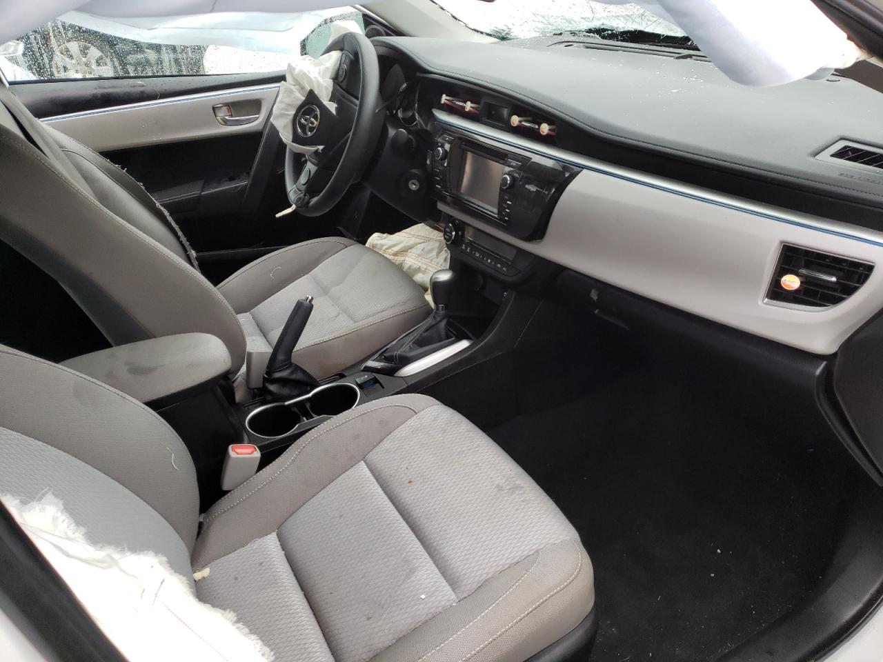 Photo 5 from auction – 2016 TOYOTA COROLLA L with VIN 5YFBURHEXGP383480