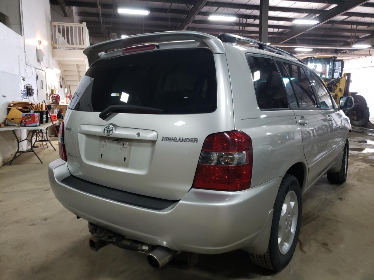Photo 4 from auction – 2005 TOYOTA HIGHLANDER with VIN JTEEP21AX50129337