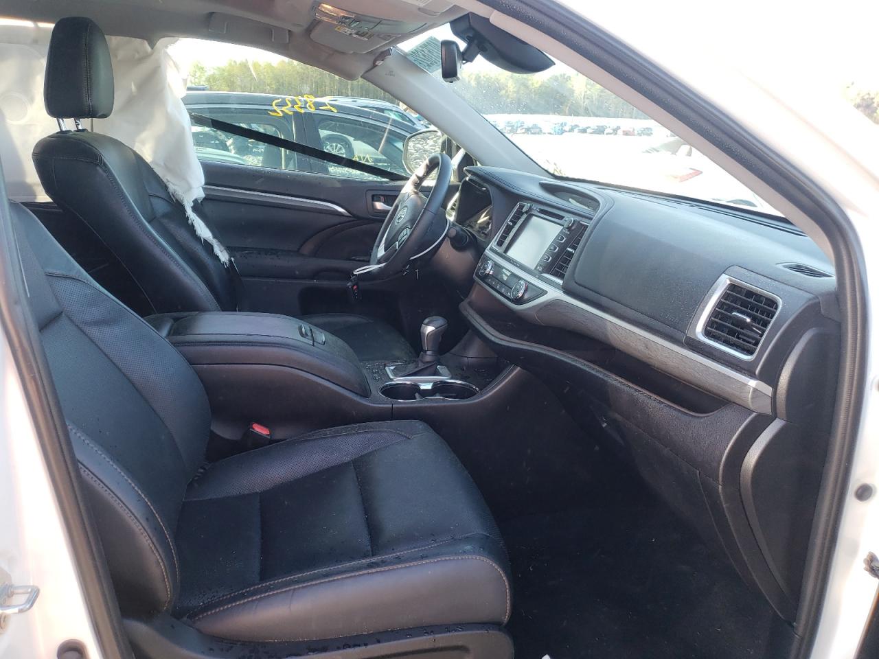Photo 5 from auction – 2019 TOYOTA HIGHLANDER with VIN 5TDDZRFH0KS927976