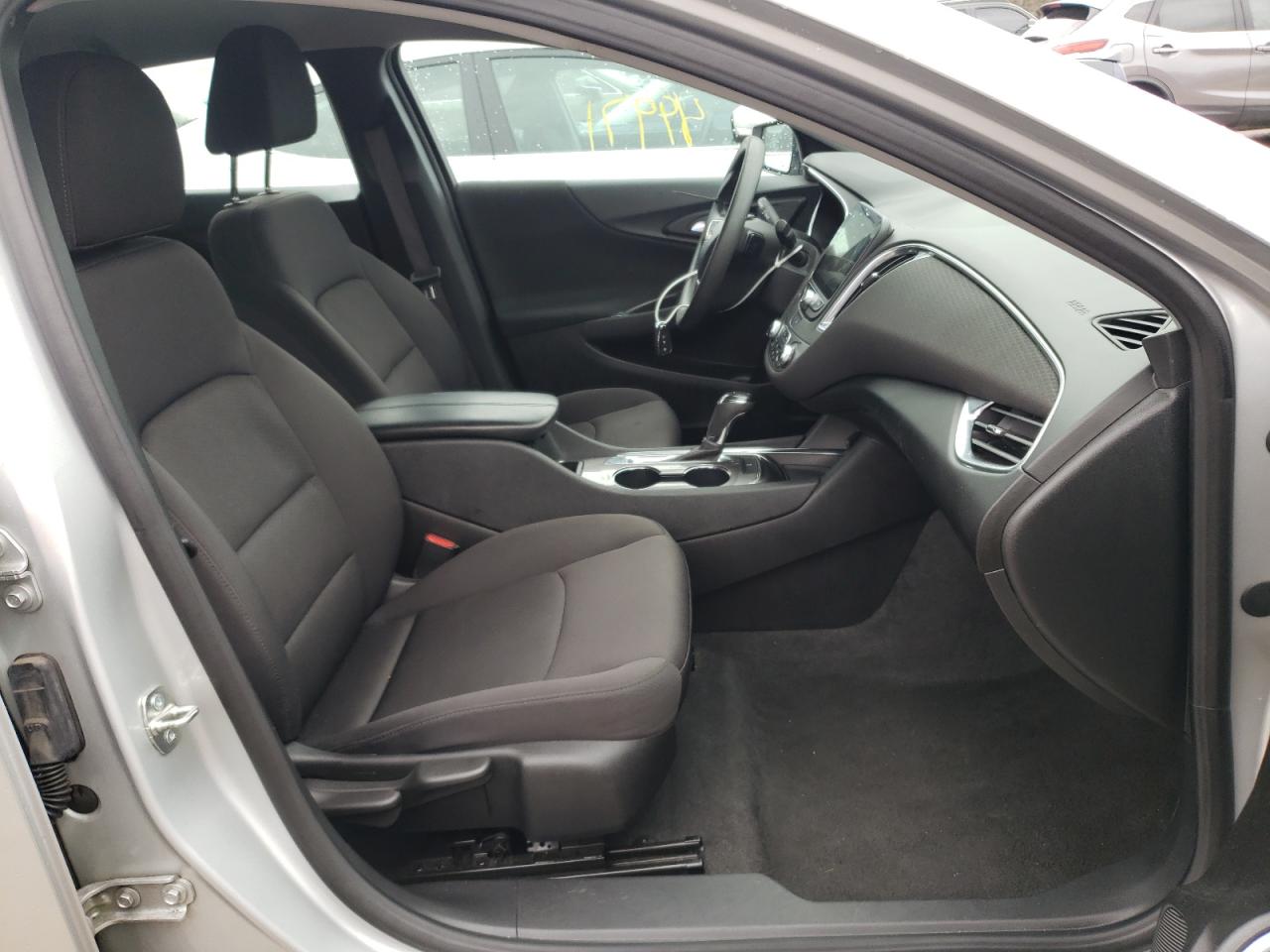Photo 5 from auction – 2020 CHEVROLET MALIBU LT with VIN 1G1ZD5ST7LF093397