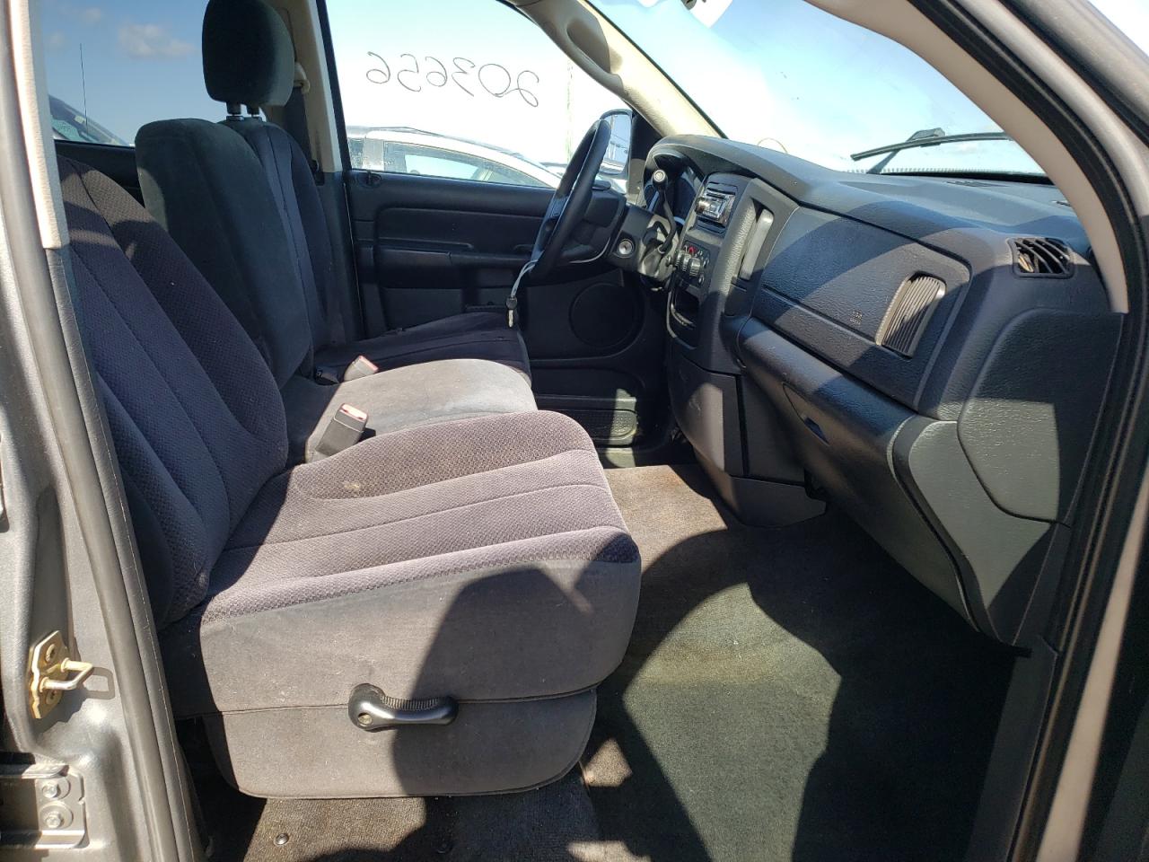 Photo 5 from auction – 2005 DODGE RAM 1500 S with VIN 1D7HA18N35S107082