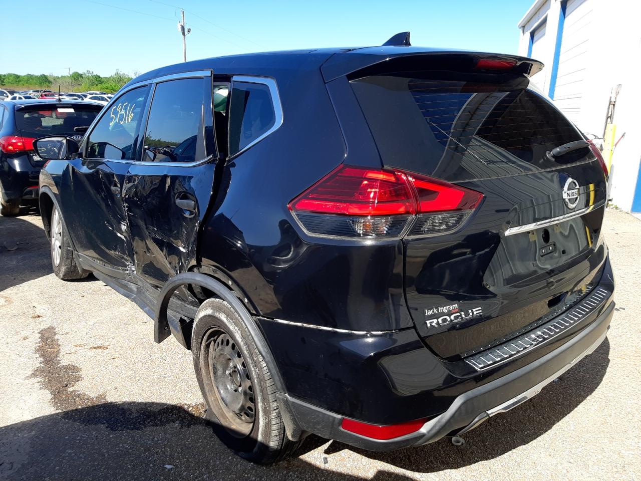 Photo 3 from auction – 2017 NISSAN ROGUE S with VIN KNMAT2MT1HP597819