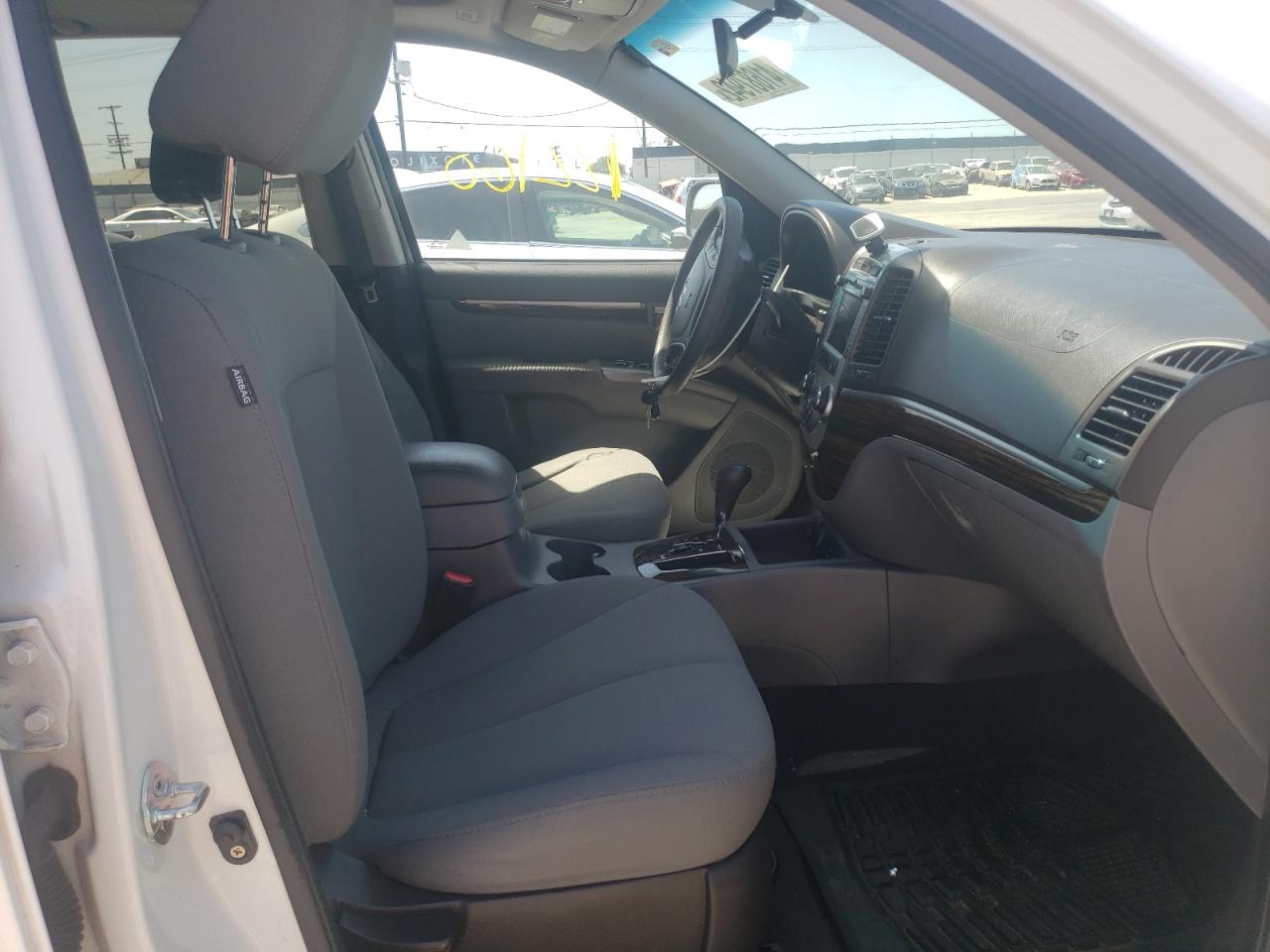 Photo 5 from auction – 2010 HYUNDAI SANTA FE G with VIN 5NMSGDAB1AH405099