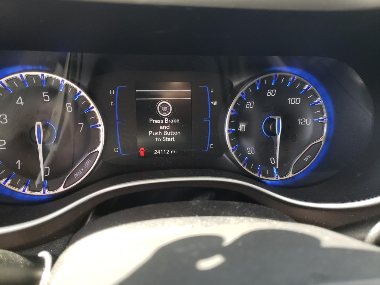 Photo 8 from auction – 2018 CHRYSLER PACIFICA T with VIN 2C4RC1FG7JR174258