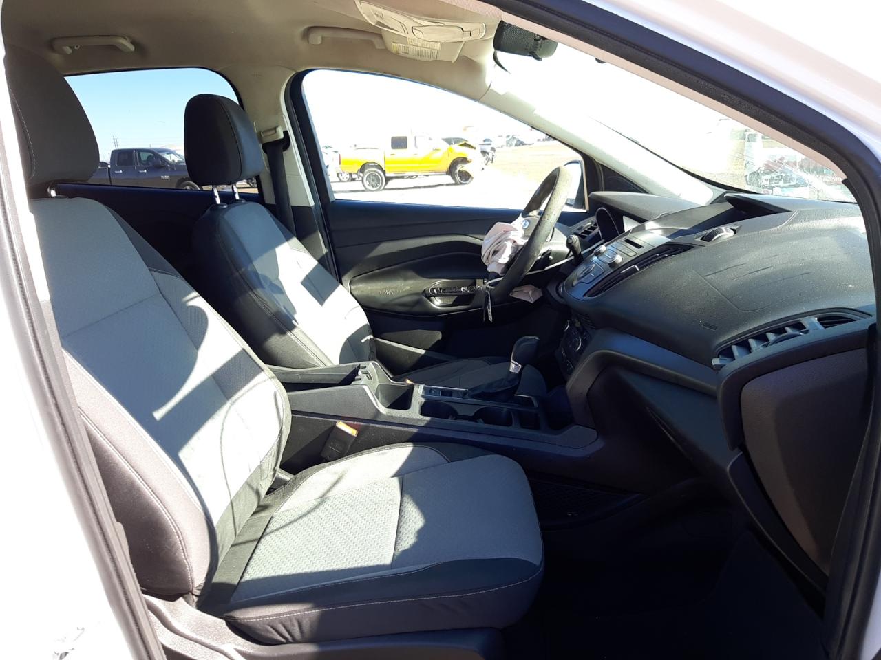 Photo 5 from auction – 2017 FORD ESCAPE SE with VIN 1FMCU0GD0HUC68363