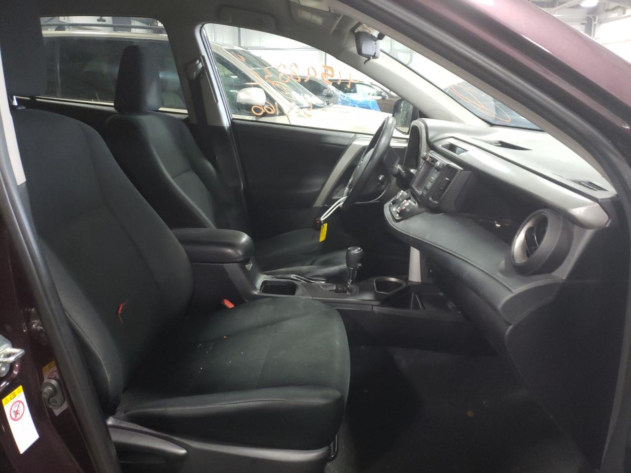 Photo 5 from auction – 2018 TOYOTA RAV4 LE with VIN 2T3BFREV2JW731686
