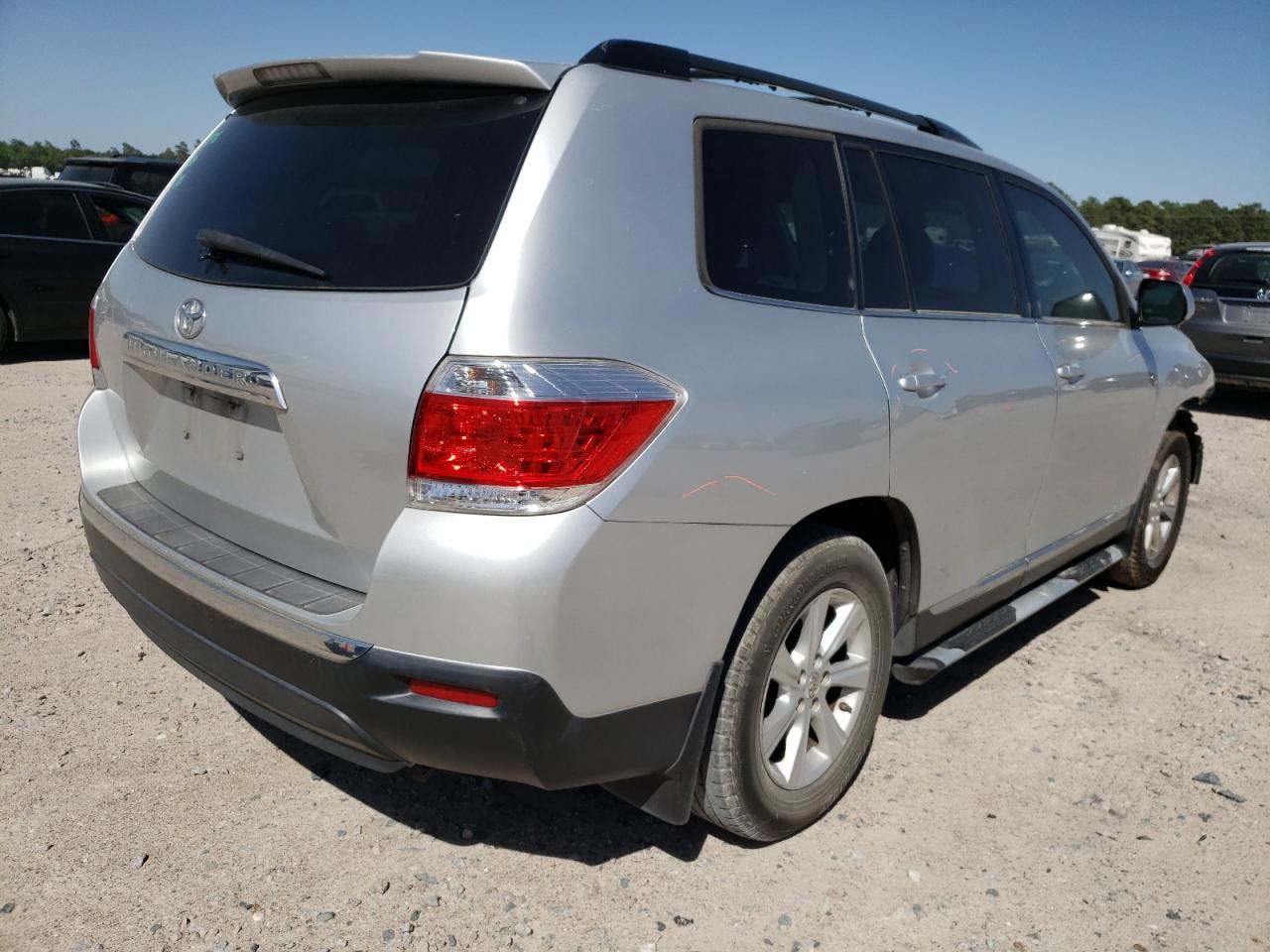 Photo 4 from auction – 2012 TOYOTA HIGHLANDER with VIN 5TDZK3EH1CS058914