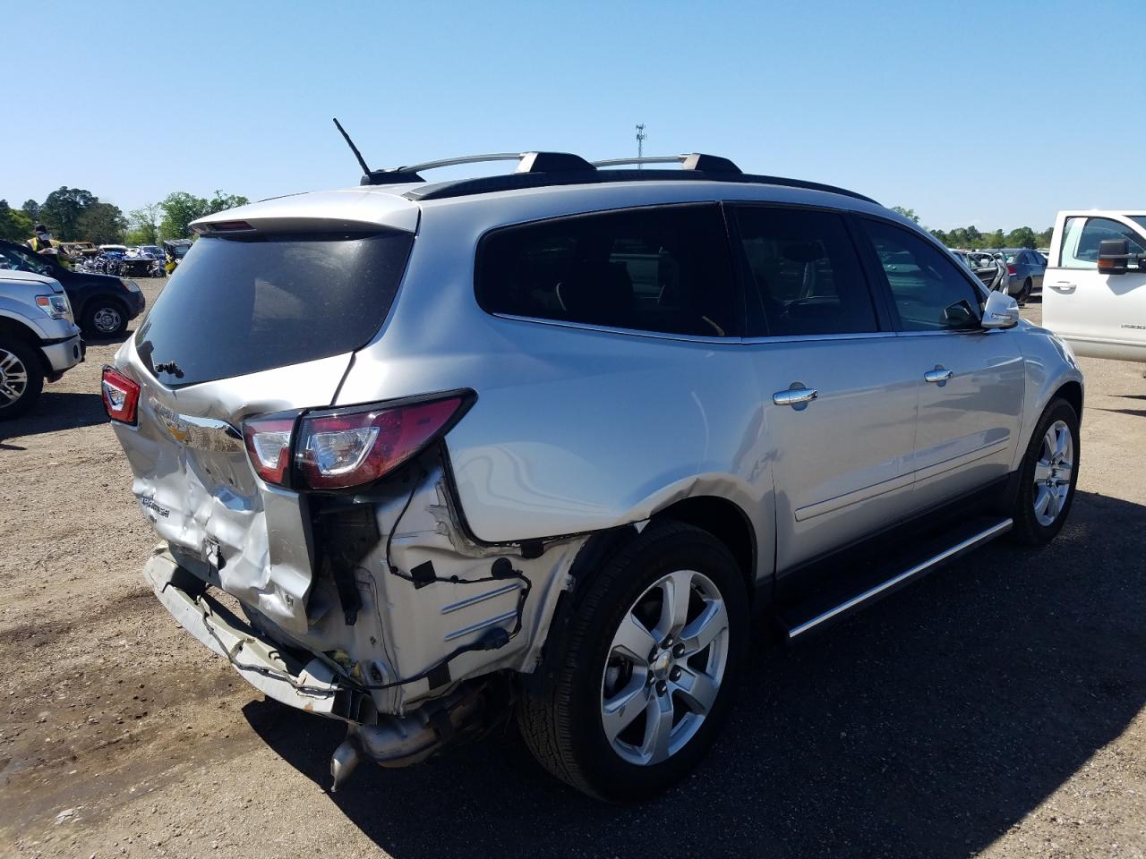 Photo 4 from auction – 2017 CHEVROLET TRAVERSE L with VIN 1GNKRGKDXHJ112096