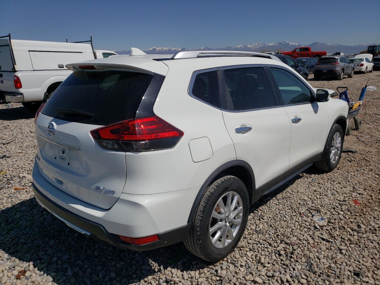 Photo 4 from auction – 2017 NISSAN ROGUE S with VIN KNMAT2MV5HP583097