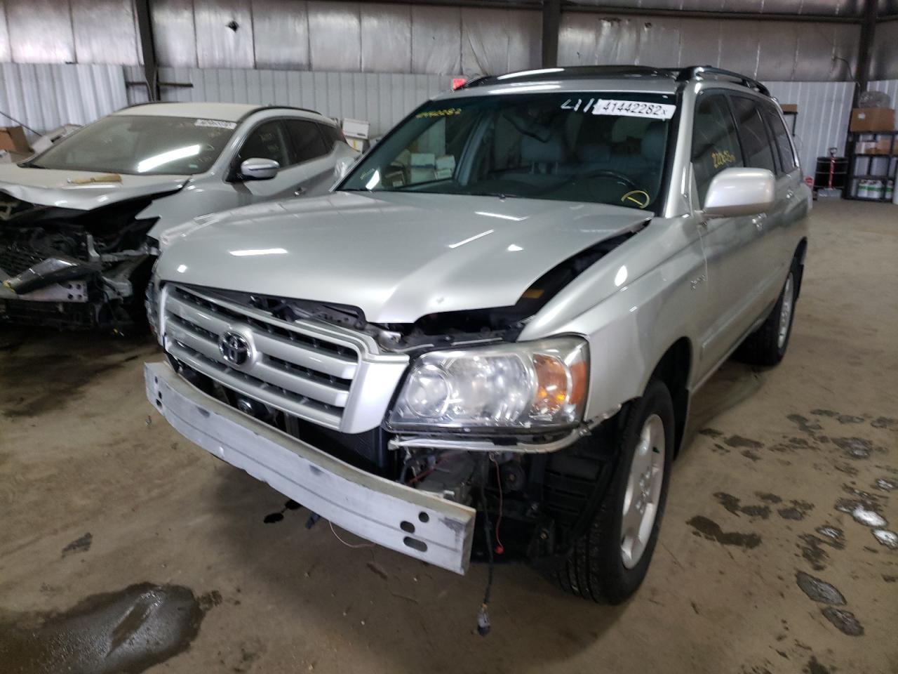 Photo 2 from auction – 2005 TOYOTA HIGHLANDER with VIN JTEEP21AX50129337