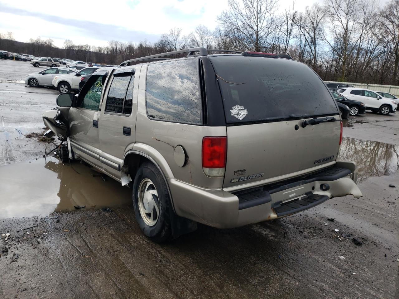 Photo 3 from auction – 2001 CHEVROLET BLAZER with VIN 1GNDT13W31K250764