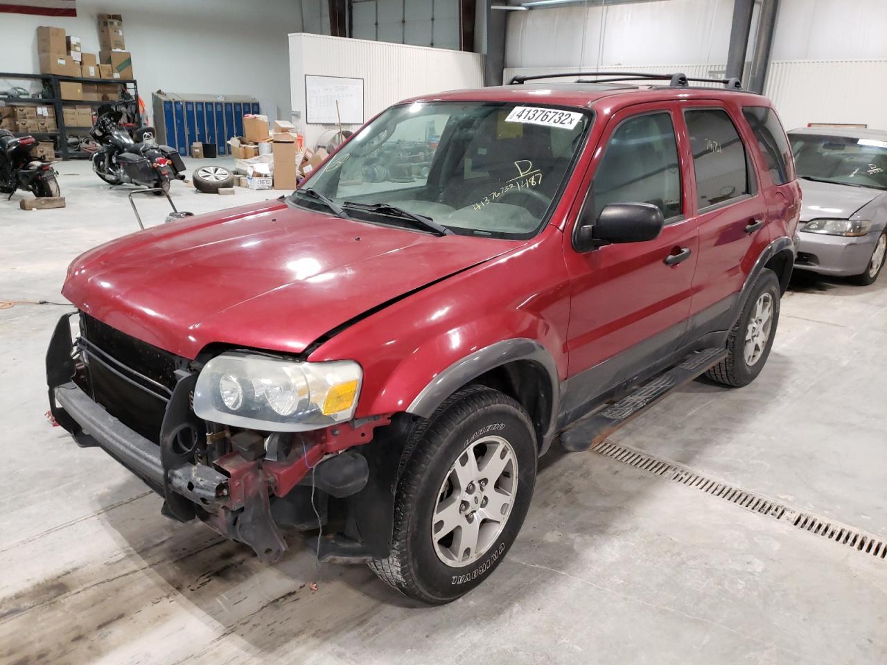 Photo 2 from auction – 2005 FORD ESCAPE XLT with VIN 1FMYU93175KA81487