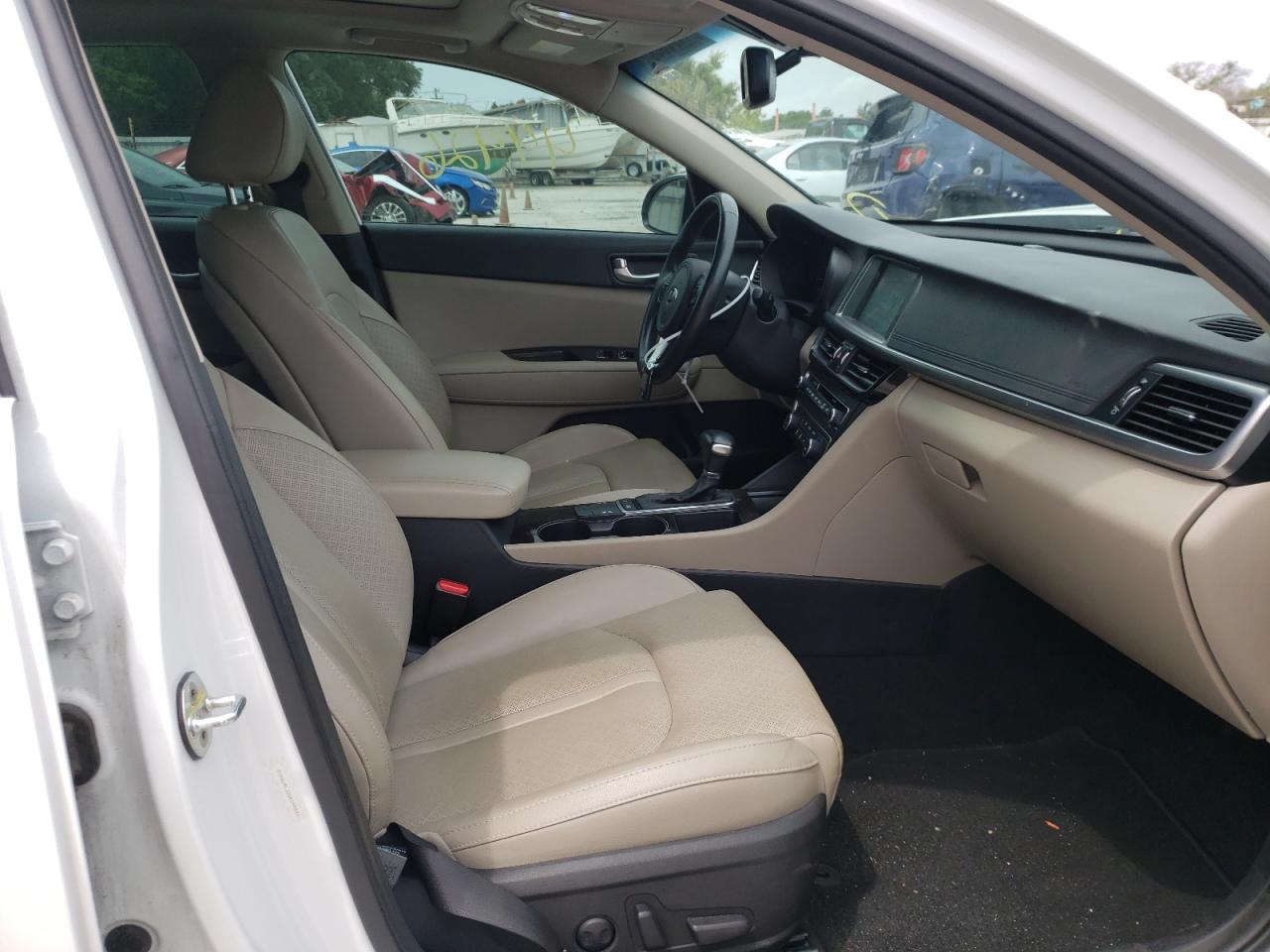 Photo 5 from auction – 2016 KIA OPTIMA EX with VIN 5XXGU4L32GG099591