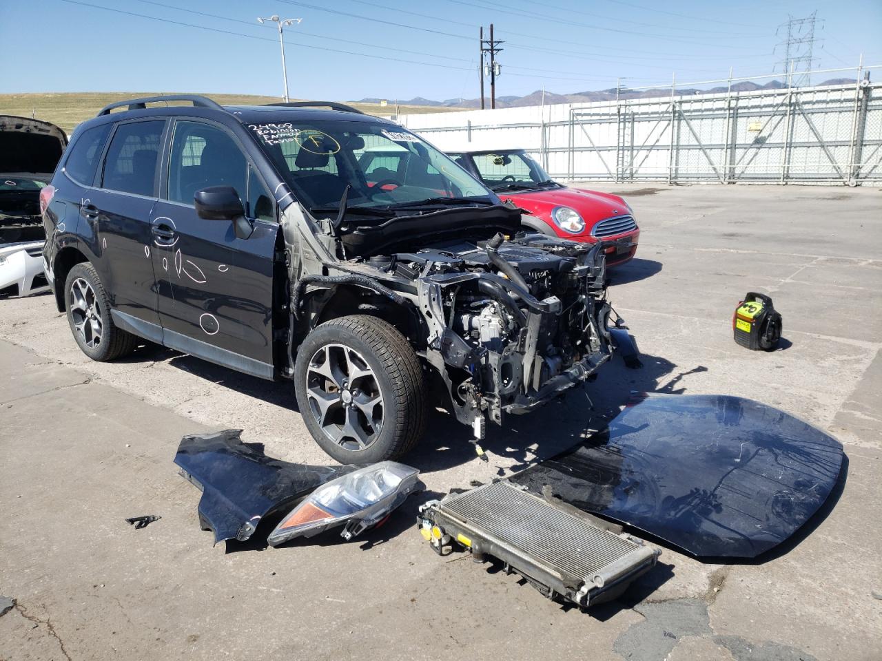 SUBARU FORESTER 2 2015 with VIN JF2SJGDCXFH502805 - Photo from auction