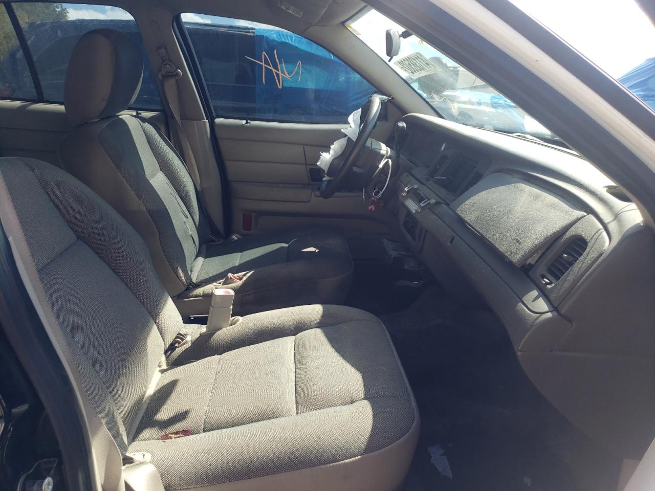 Photo 5 from auction – 2011 FORD CROWN VIC with VIN 2FABP7BV4BX103924