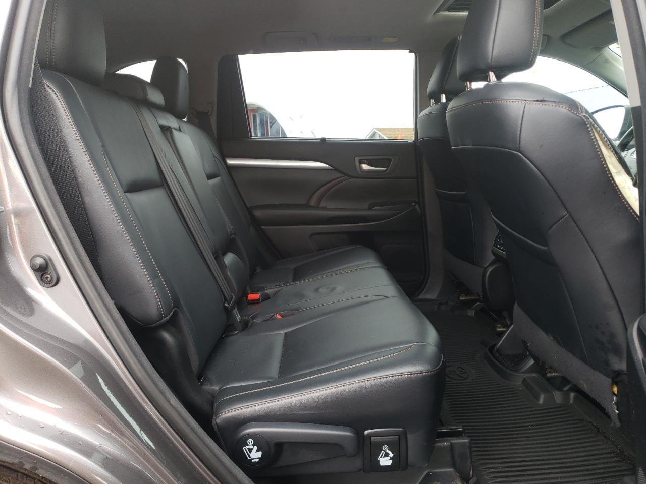 Foto 6 de la subasta – 2018 TOYOTA HIGHLANDER con VIN 5TDJZRFH8JS909937