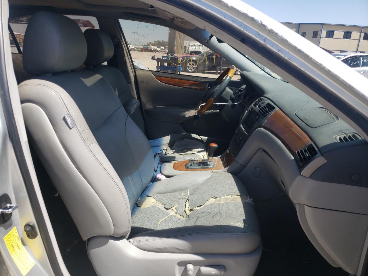Photo 5 from auction – 2005 LEXUS ES 330 with VIN JTHBA30G055136156