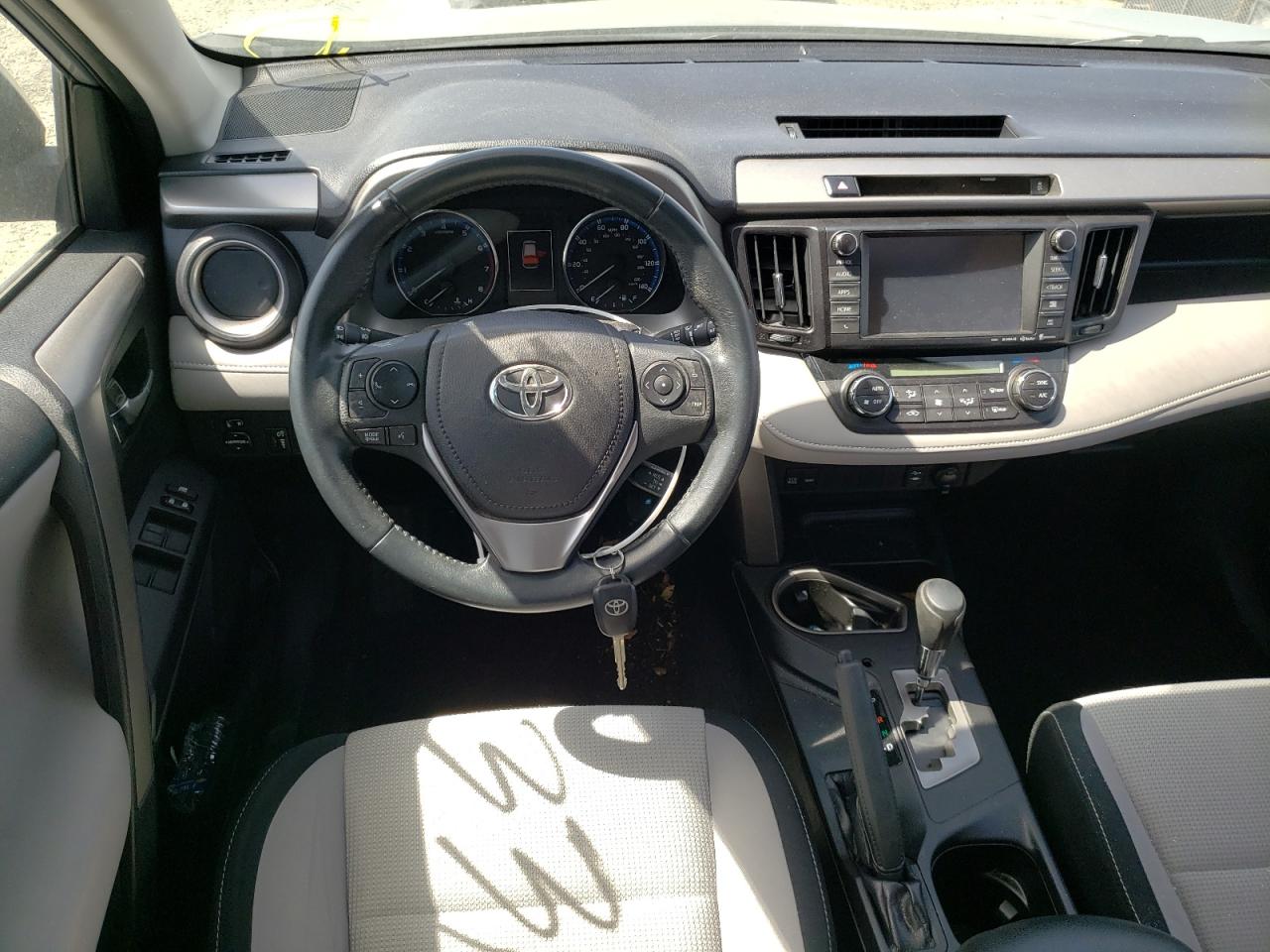 Photo 9 from auction – 2016 TOYOTA RAV4 XLE with VIN 2T3WFREV3GW303040