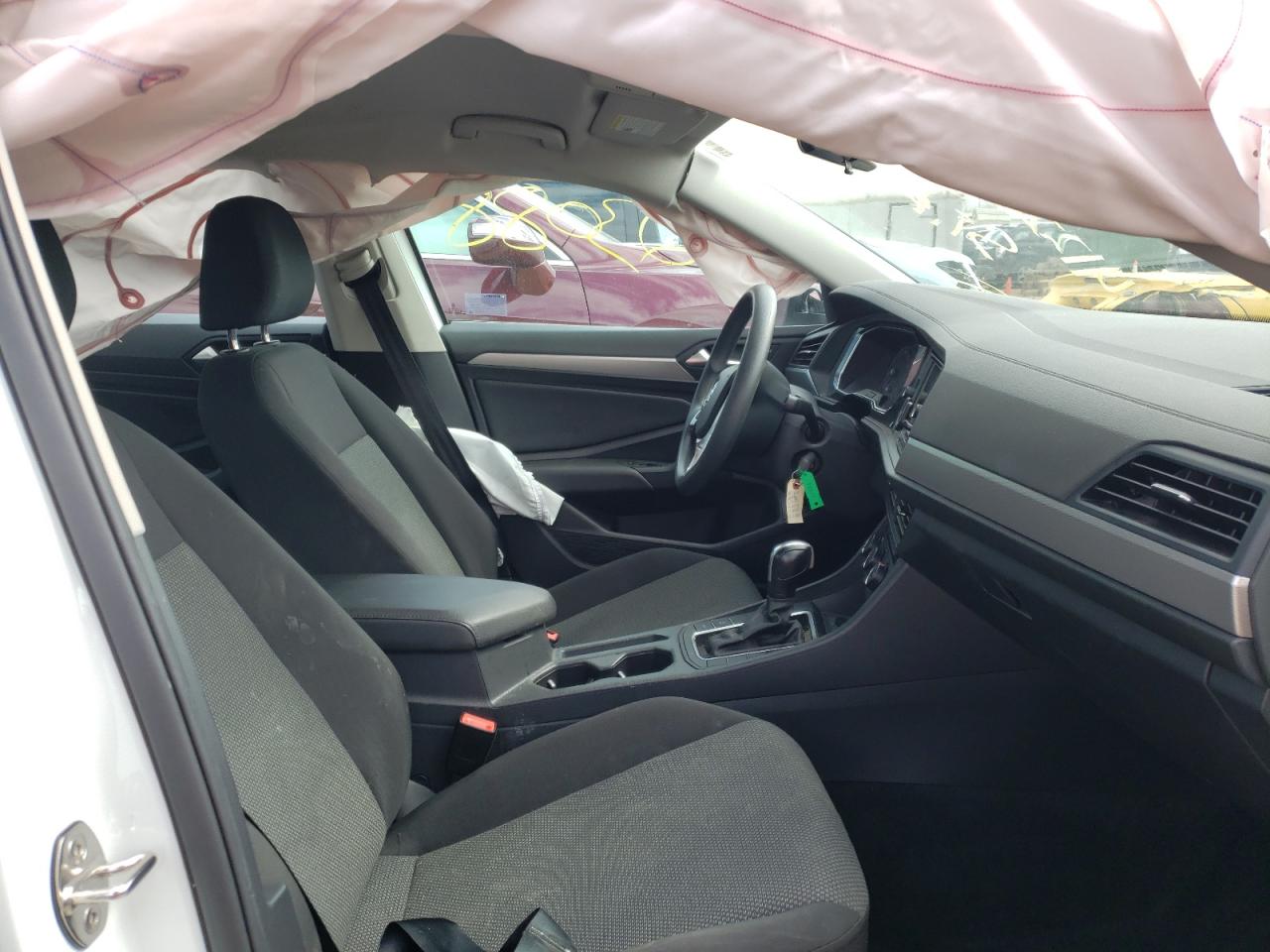 Photo 5 from auction – 2020 VOLKSWAGEN JETTA S with VIN 3VWCB7BU7LM042017