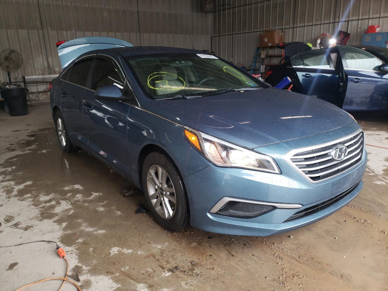 HYUNDAI SONATA SE 2017 with VIN 5NPE24AF9HH536261 - Photo from auction