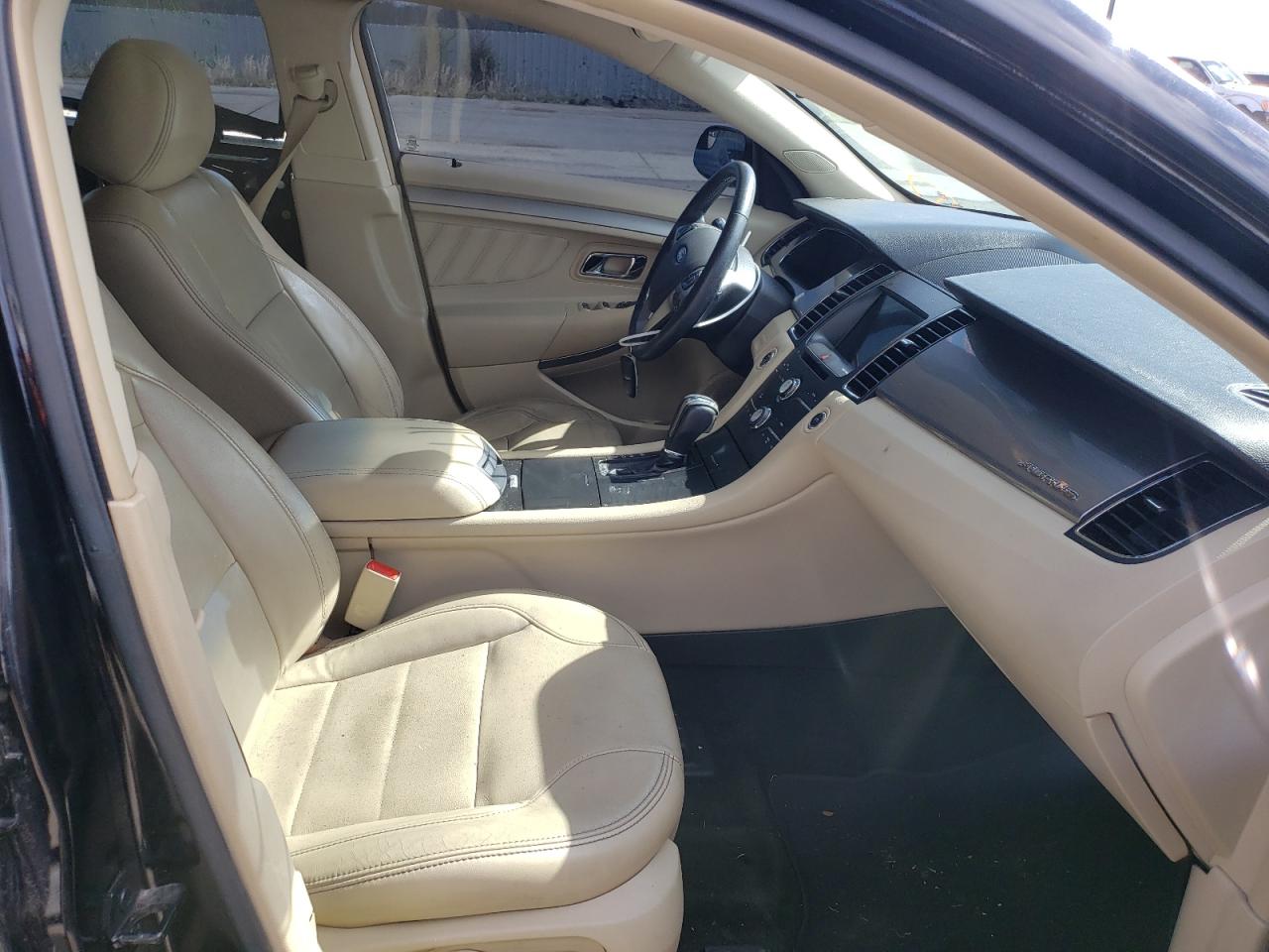 Photo 5 from auction – 2016 FORD TAURUS SEL with VIN 1FAHP2H86GG111695