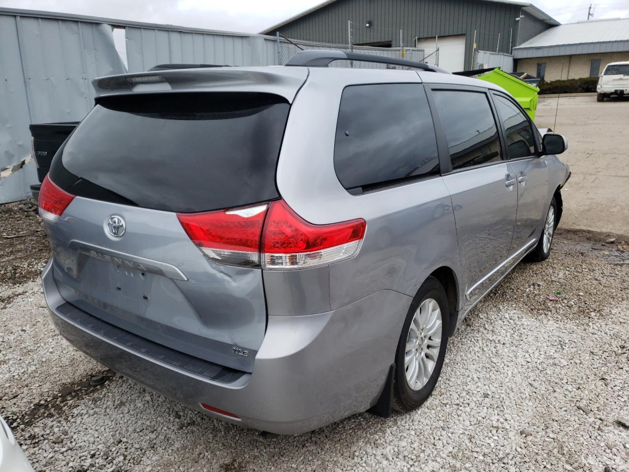 Photo 4 from auction – 2012 TOYOTA SIENNA XLE with VIN 5TDYK3DCXCS192757