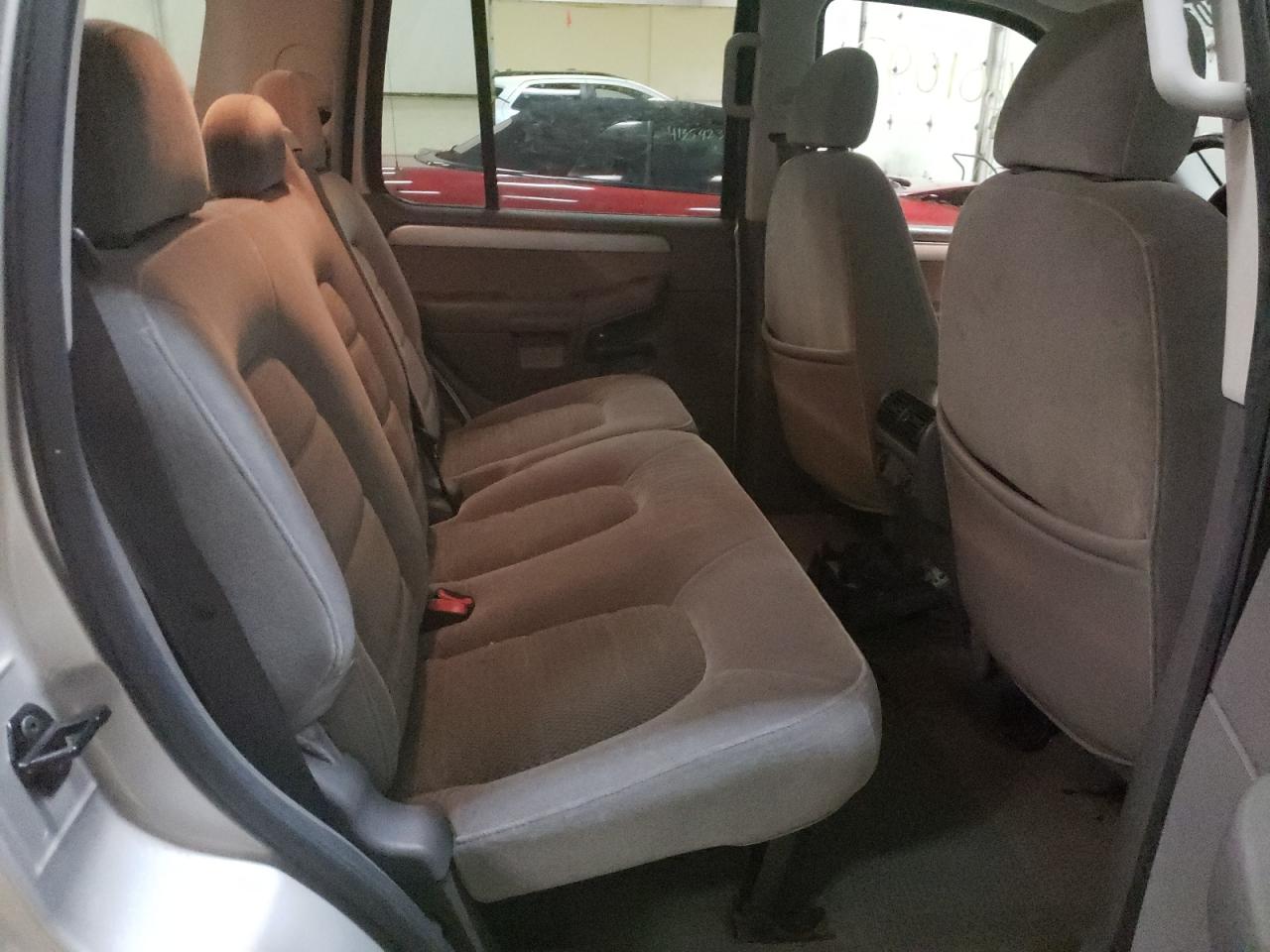 Photo 6 from auction – 2004 FORD EXPLORER X with VIN 1FMZU73K84ZA38512