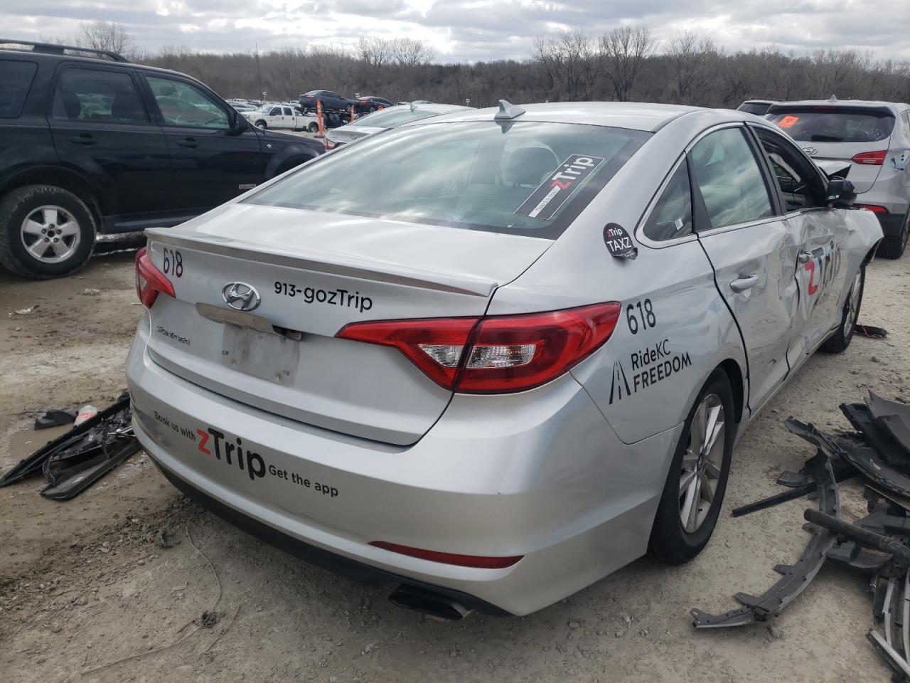 Photo 4 from auction – 2016 HYUNDAI SONATA SE with VIN 5NPE24AF2GH376206