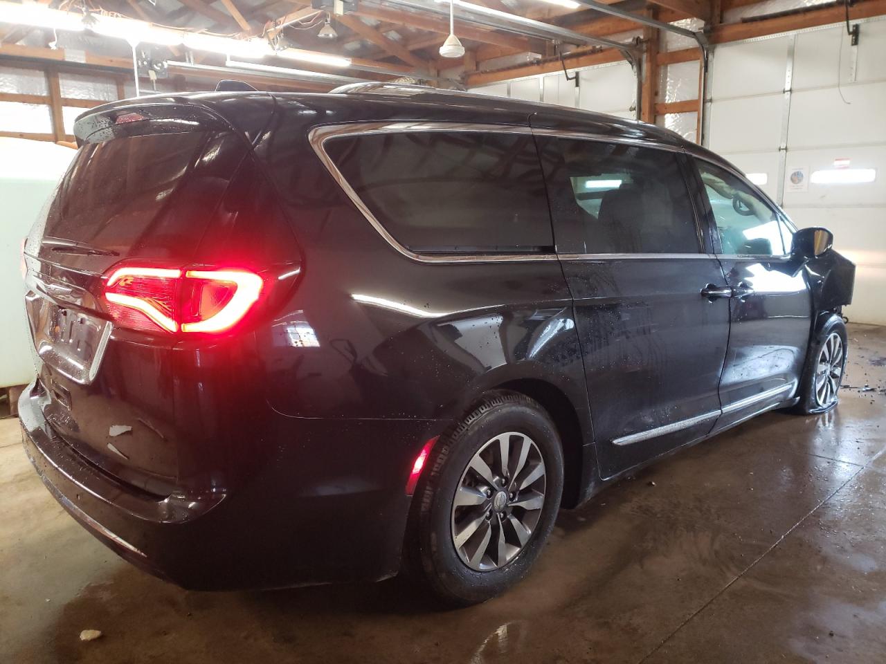 Photo 4 from auction – 2019 CHRYSLER PACIFICA T with VIN 2C4RC1EG1KR634582