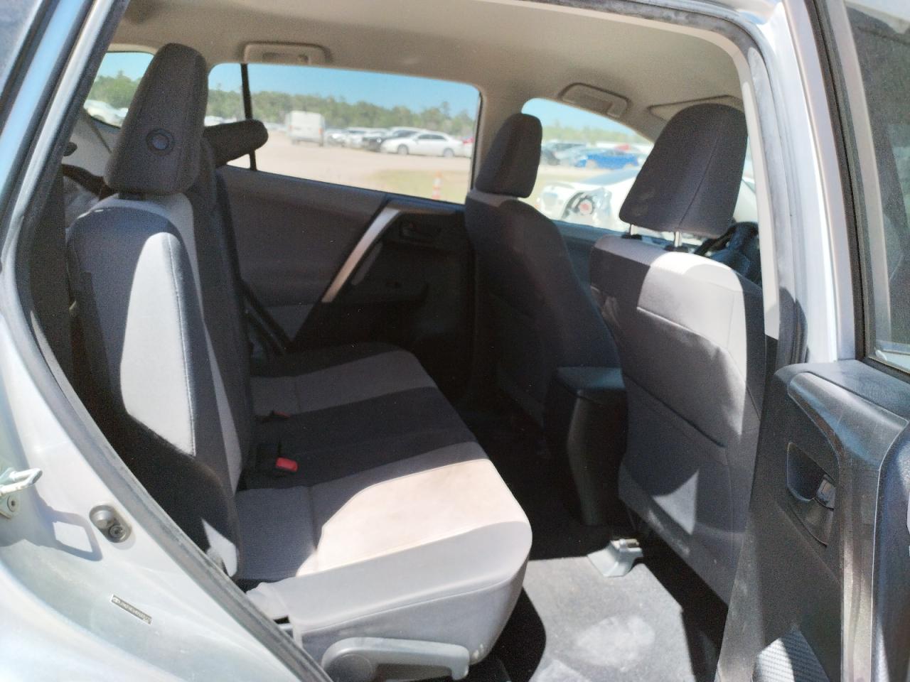 Photo 6 from auction – 2013 TOYOTA RAV4 LE with VIN JTMZFREV4D5005127