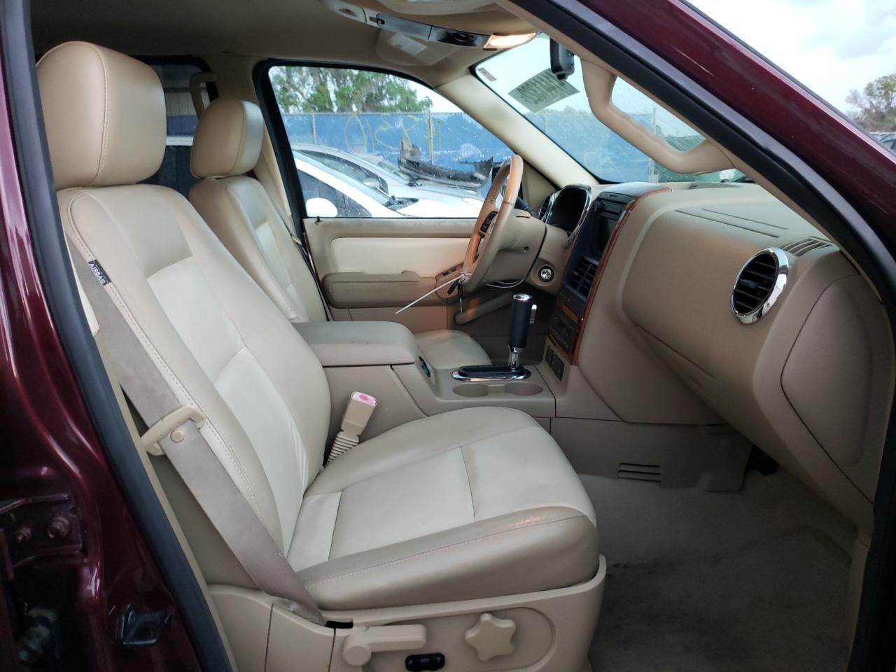 Photo 5 from auction – 2007 FORD EXPLORER E with VIN 1FMEU64867UA92453