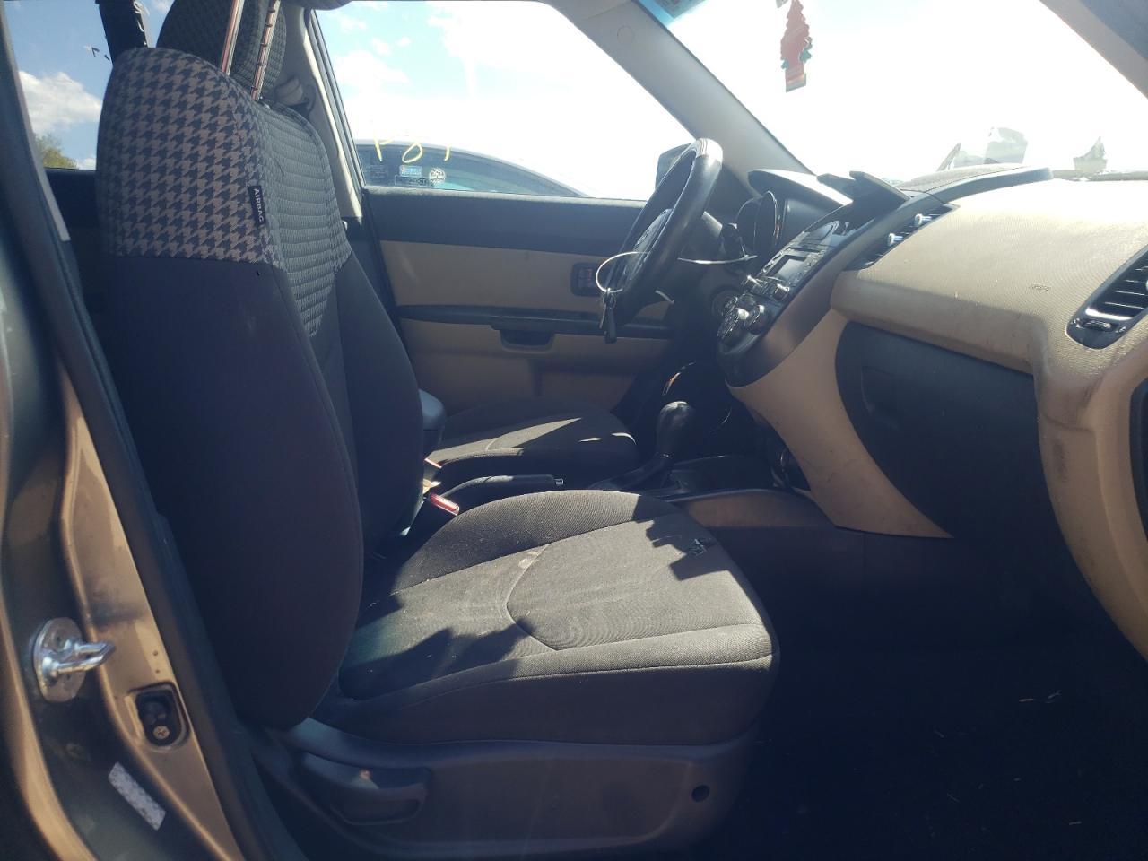 Photo 5 from auction – 2011 KIA SOUL + with VIN KNDJT2A23B7197599