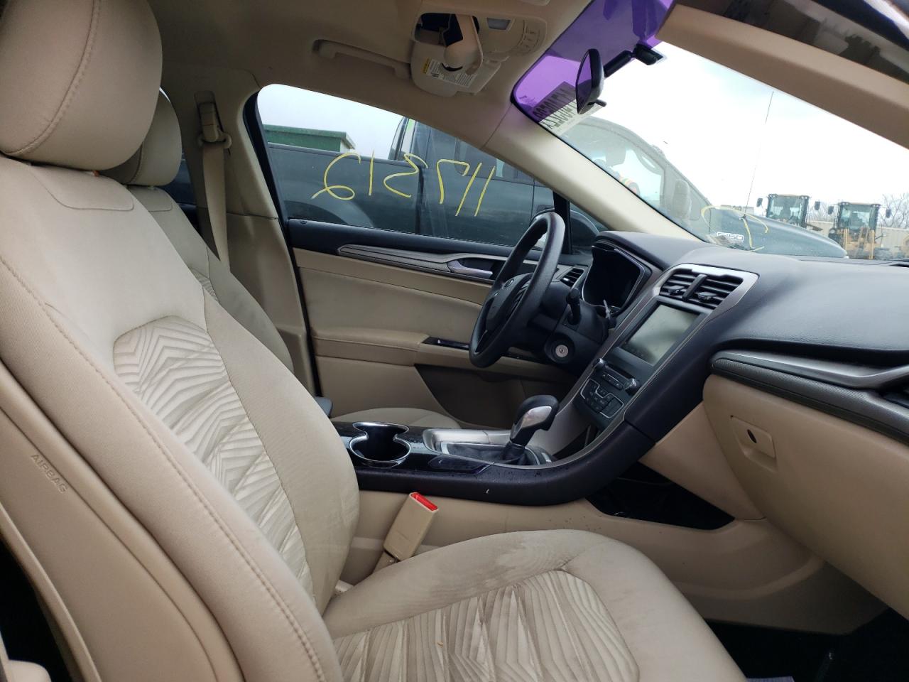 Photo 5 from auction – 2016 FORD FUSION SE with VIN 3FA6P0HD1GR218218