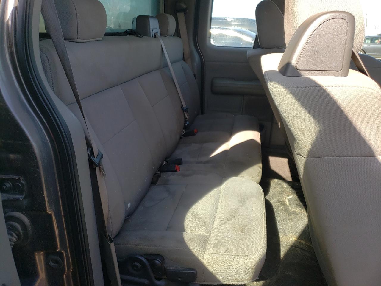 Photo 6 from auction – 2005 FORD F150 with VIN 1FTRX12W85FA38333