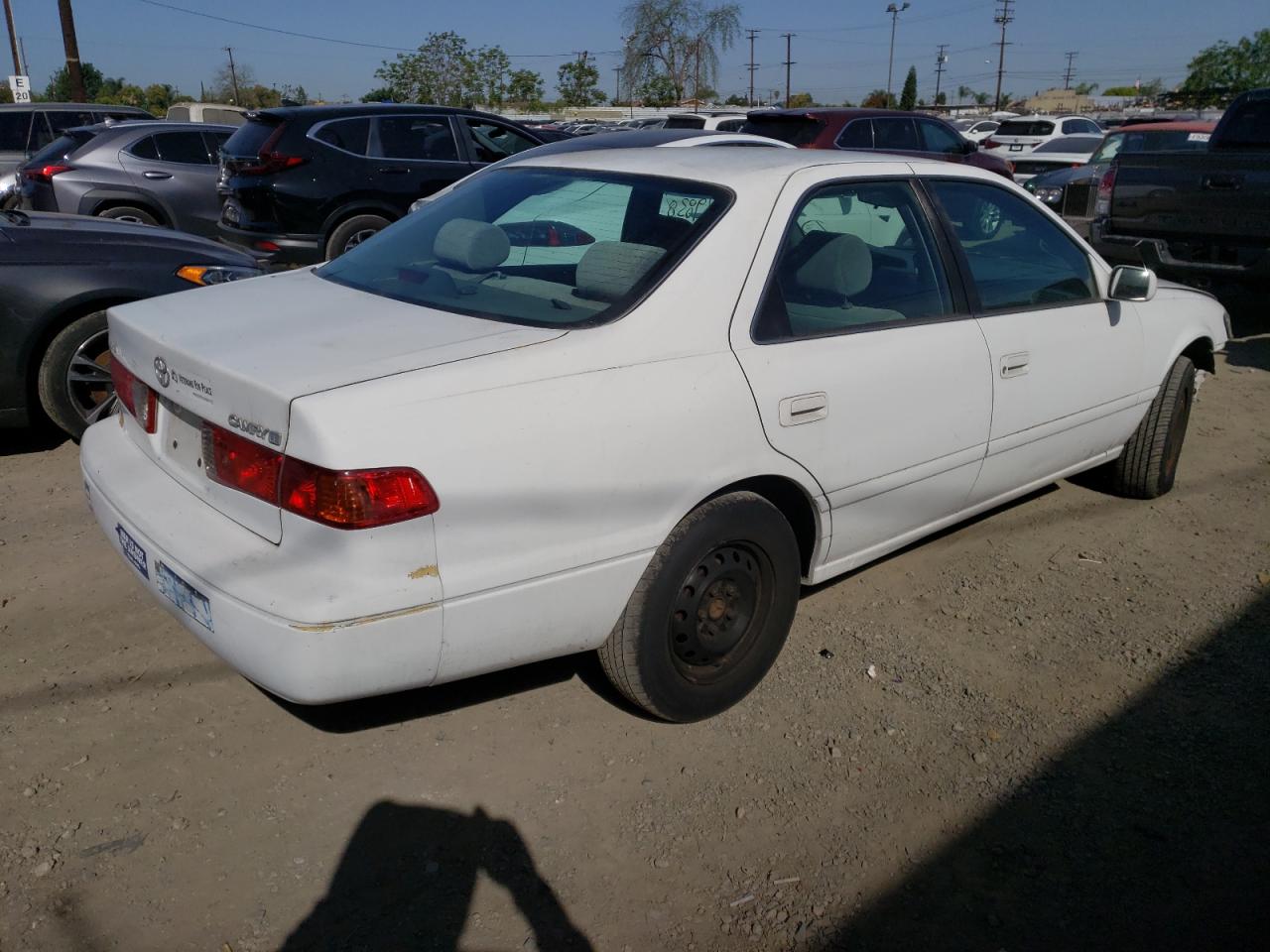 Photo 4 from auction – 2000 TOYOTA CAMRY CE with VIN 4T1BG22K5YU934704