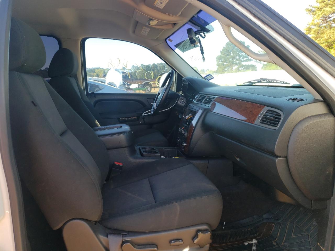 Photo 5 from auction – 2013 CHEVROLET SUBURBAN C with VIN 1GNSCHE03DR105339