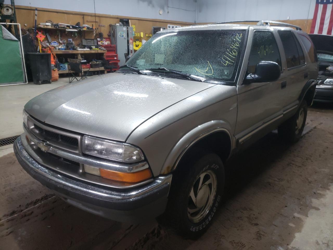 Photo 2 from auction – 1998 CHEVROLET BLAZER with VIN 1GNDT13W0W2222508