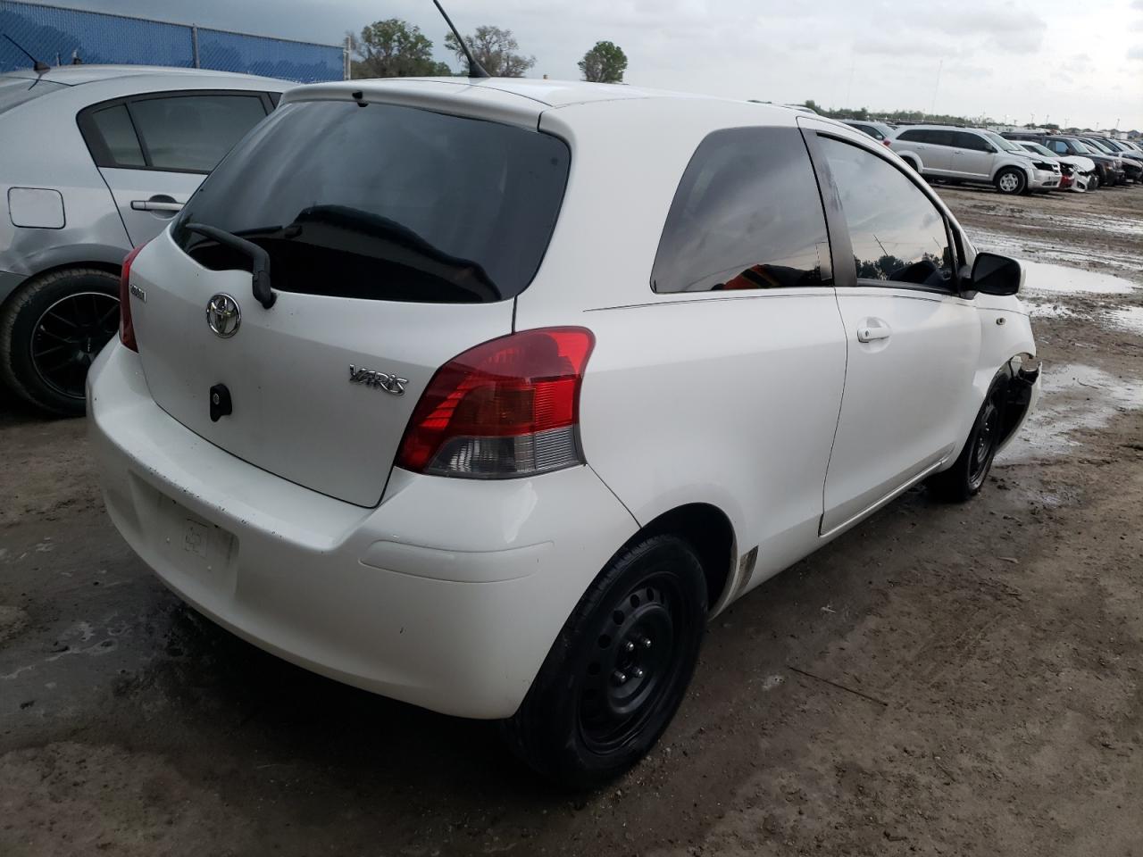 Photo 4 from auction – 2011 TOYOTA YARIS with VIN JTDJT4K32B5331940