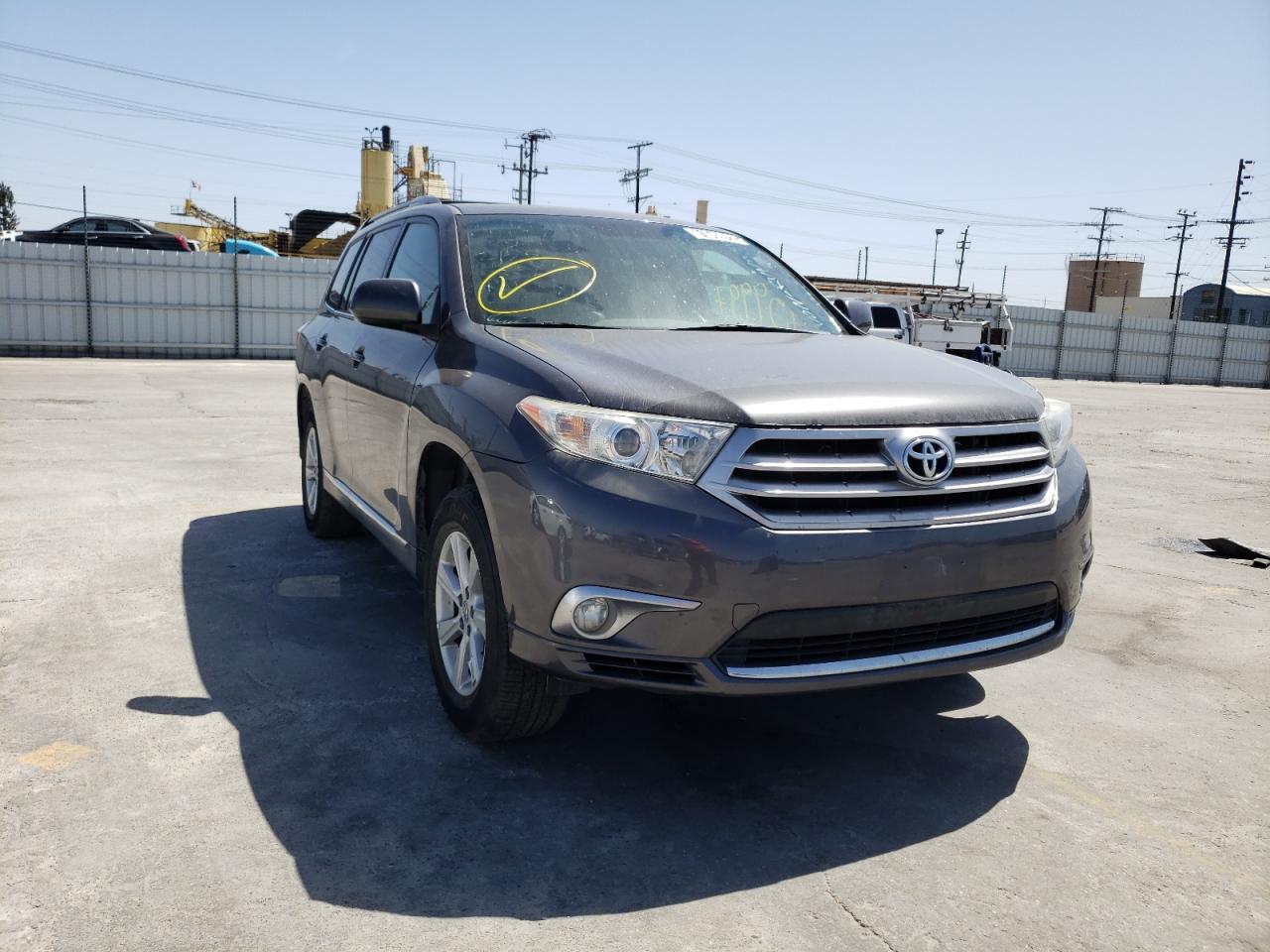 TOYOTA HIGHLANDER 2011 with VIN 5TDZK3EH5BS041659 - Photo from auction
