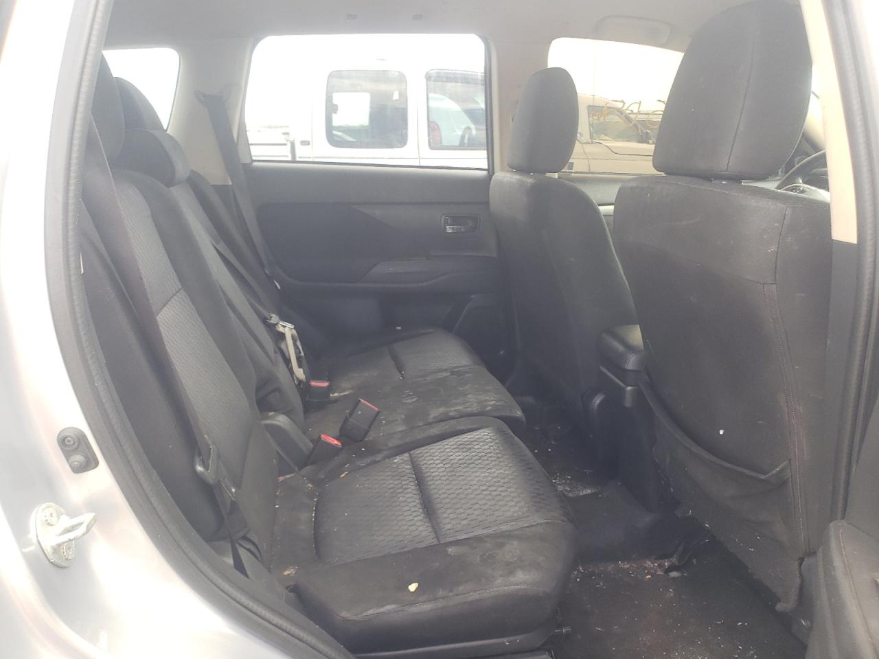 Foto 6 de la subasta – 2014 MITSUBISHI OUTLANDER con VIN JA4AD2A34EZ013442