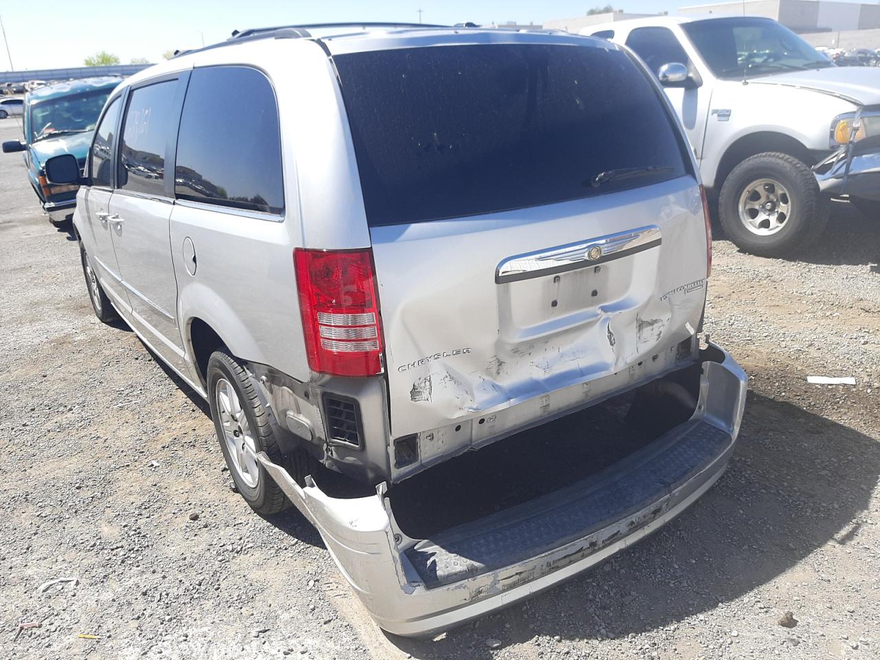 Photo 3 from auction – 2010 CHRYSLER TOWN & COU with VIN 2A4RR5D15AR289181