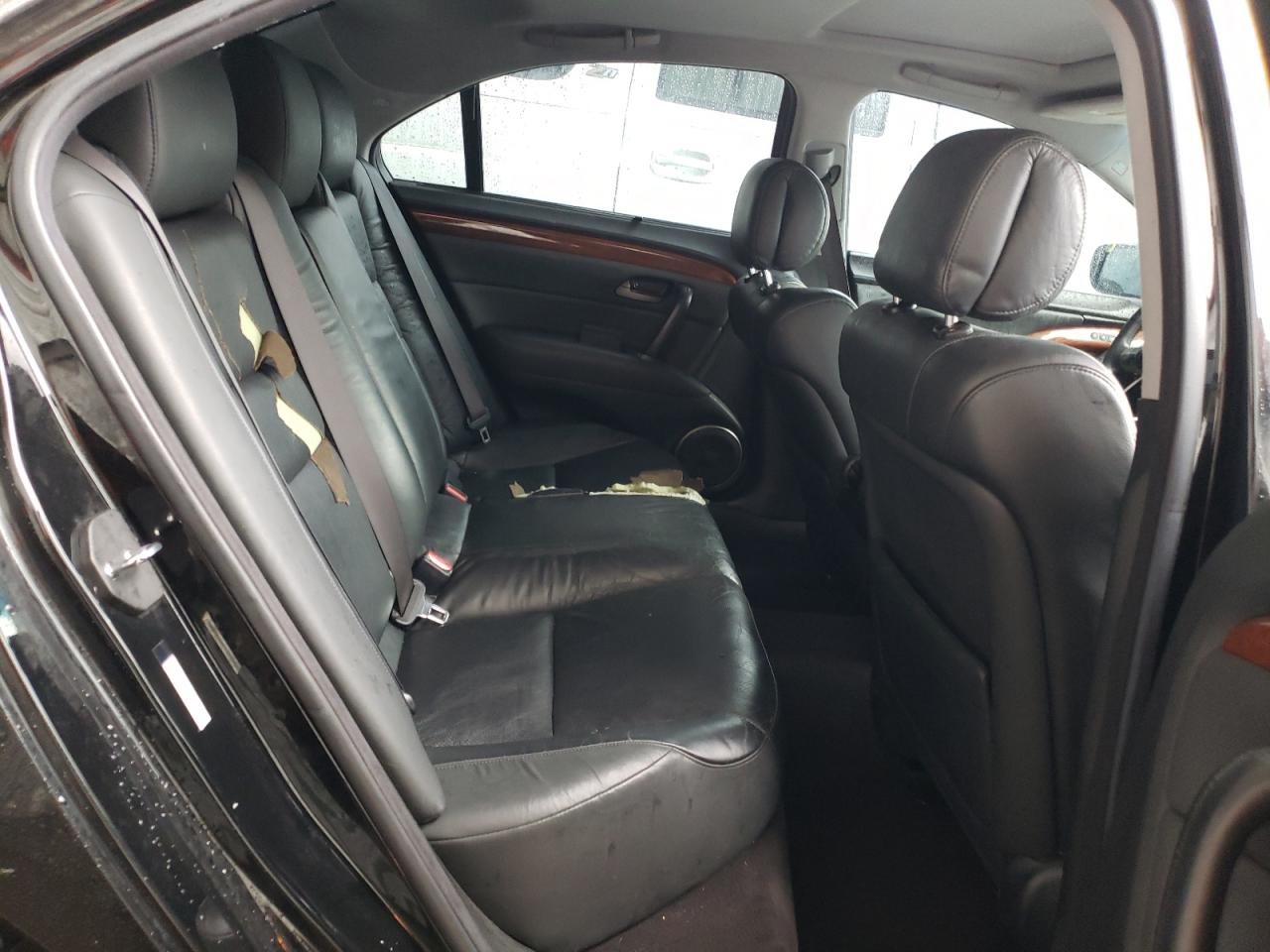 Photo 6 from auction – 2006 ACURA RL with VIN JH4KB16586C005982