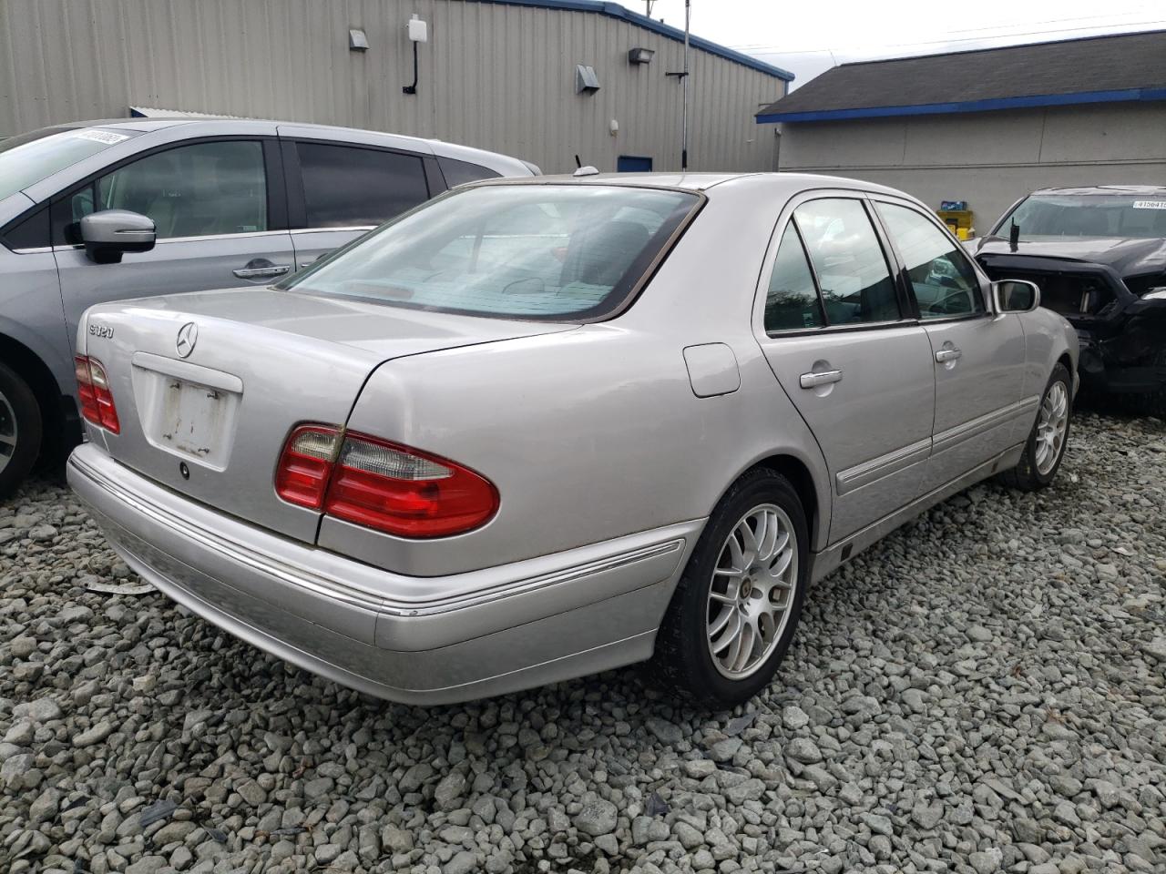 Photo 4 from auction – 2002 MERCEDES-BENZ E 320 with VIN WDBJF65J22B466266