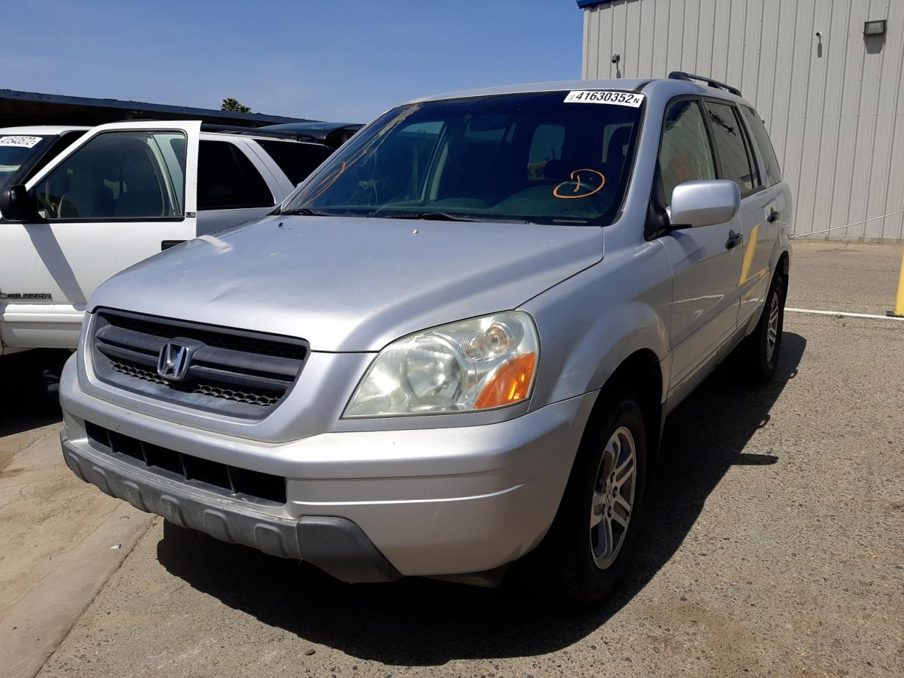 Photo 2 from auction – 2003 HONDA PILOT EXL with VIN 2HKYF18573H520968