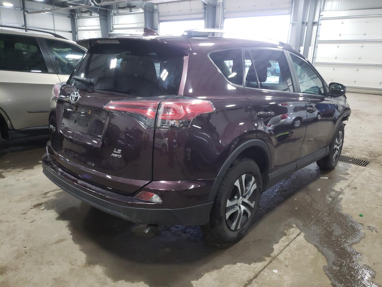 Photo 4 from auction – 2018 TOYOTA RAV4 LE with VIN 2T3BFREV2JW731686